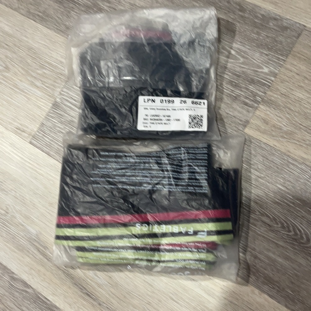 Fabletics 2pc Set Bra And Leggings Nwt Size Small - image 7